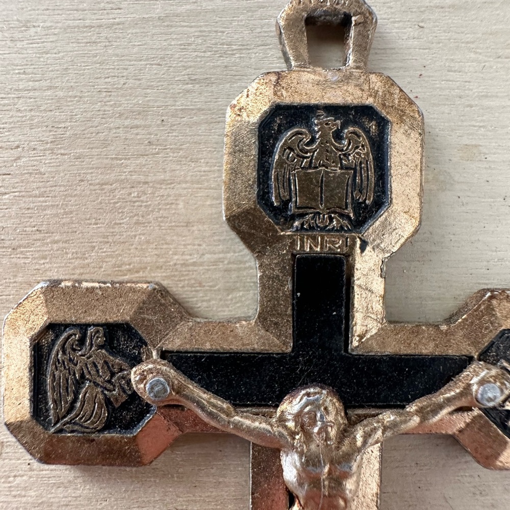 Vintage Gold Tone Crucifix Religious Cross Pendant - Picture 4 of 9
